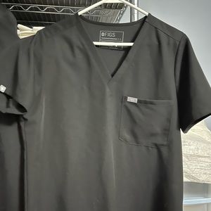 NWOT FIGS BLACK WOMENS SCRUBS TOP AND BOTTOM